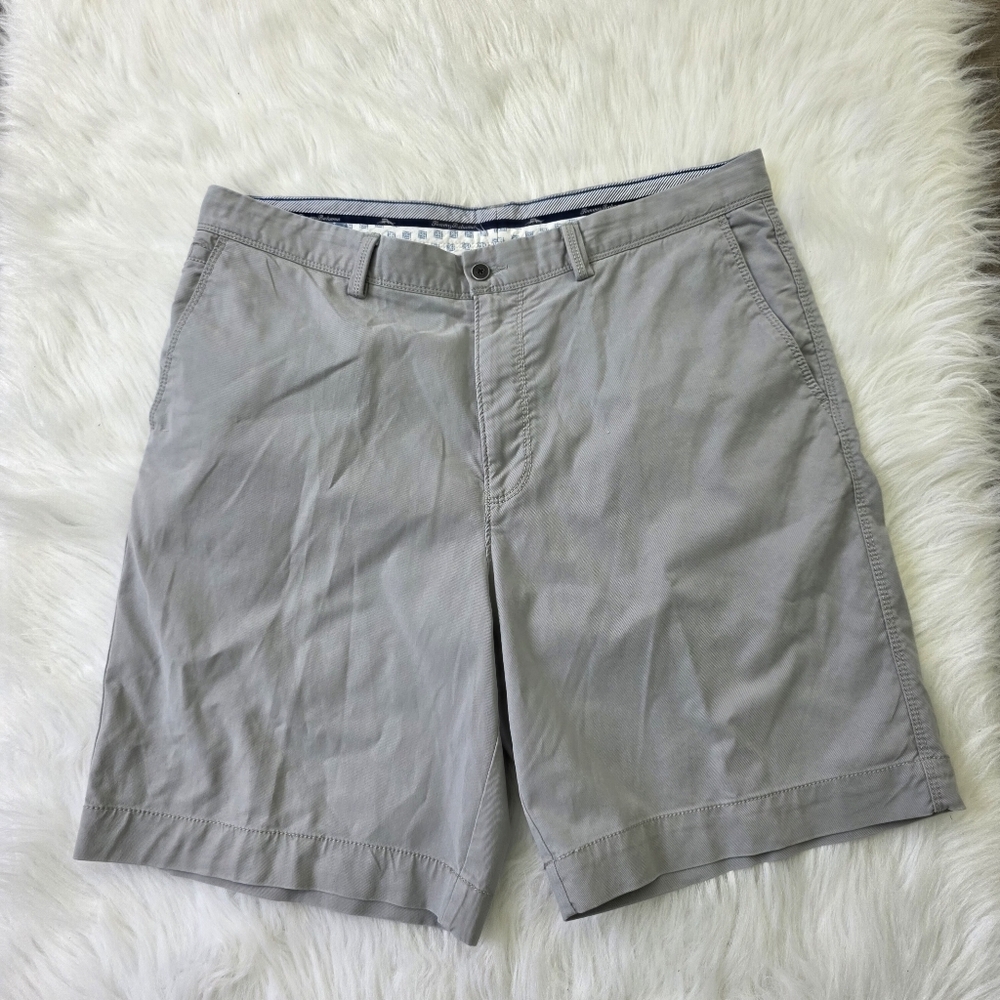 Tommy Bahama Gray Flat Front Shorts Size 35